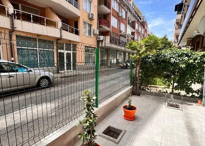 Gali- Beach&mud Therapy アパート *